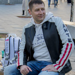 Роман, 33